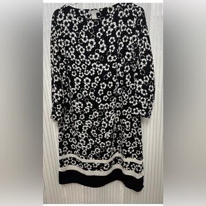 “H&M” Dress SZ: (8) Black & Ivory with Trim on Hem, Floral Pretty Pull-On Dresss